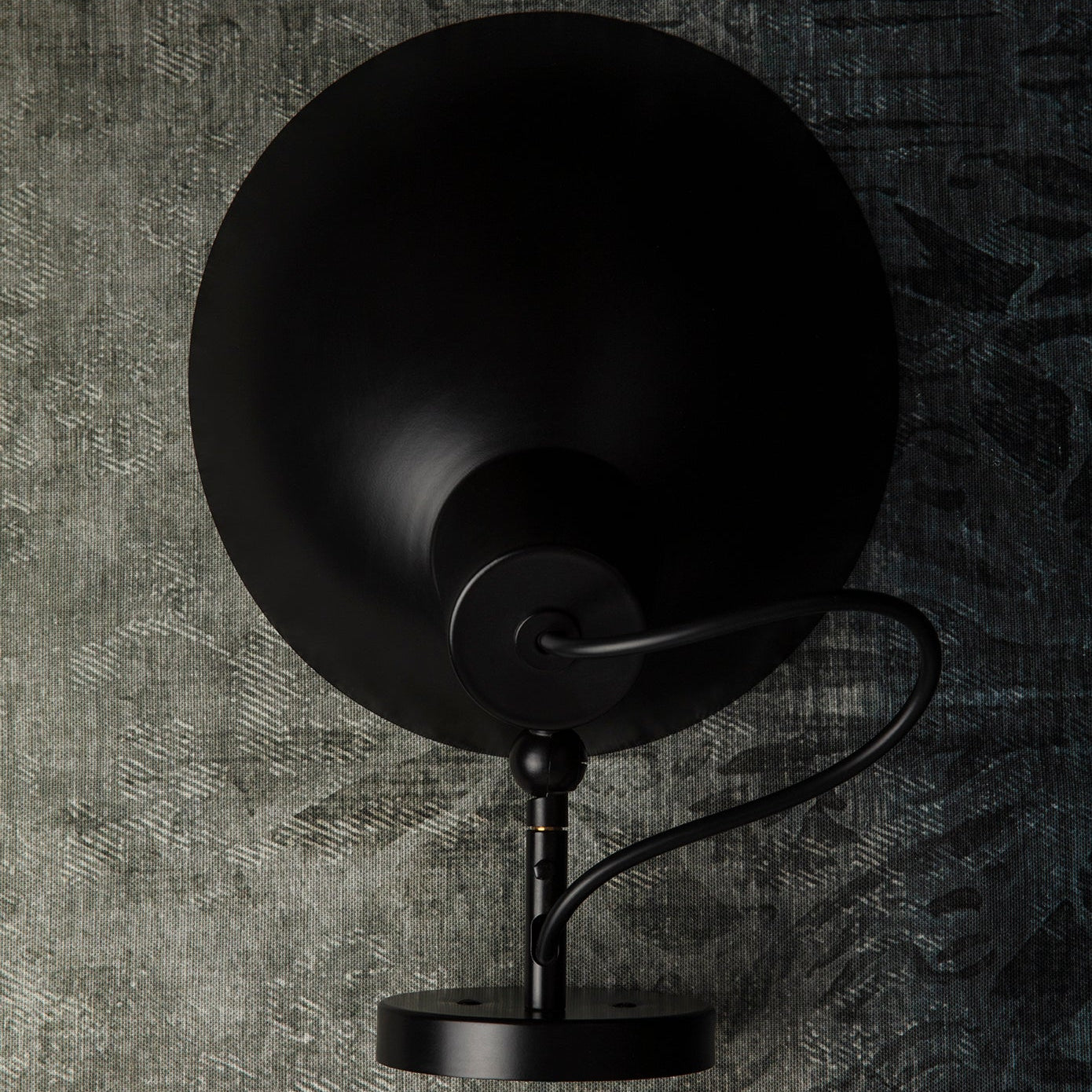 Astep VV Cinquanta Wall Lamp featuring a single adjustable aluminum reflector on a brass arm, showcasing elegant mid-century modern design.