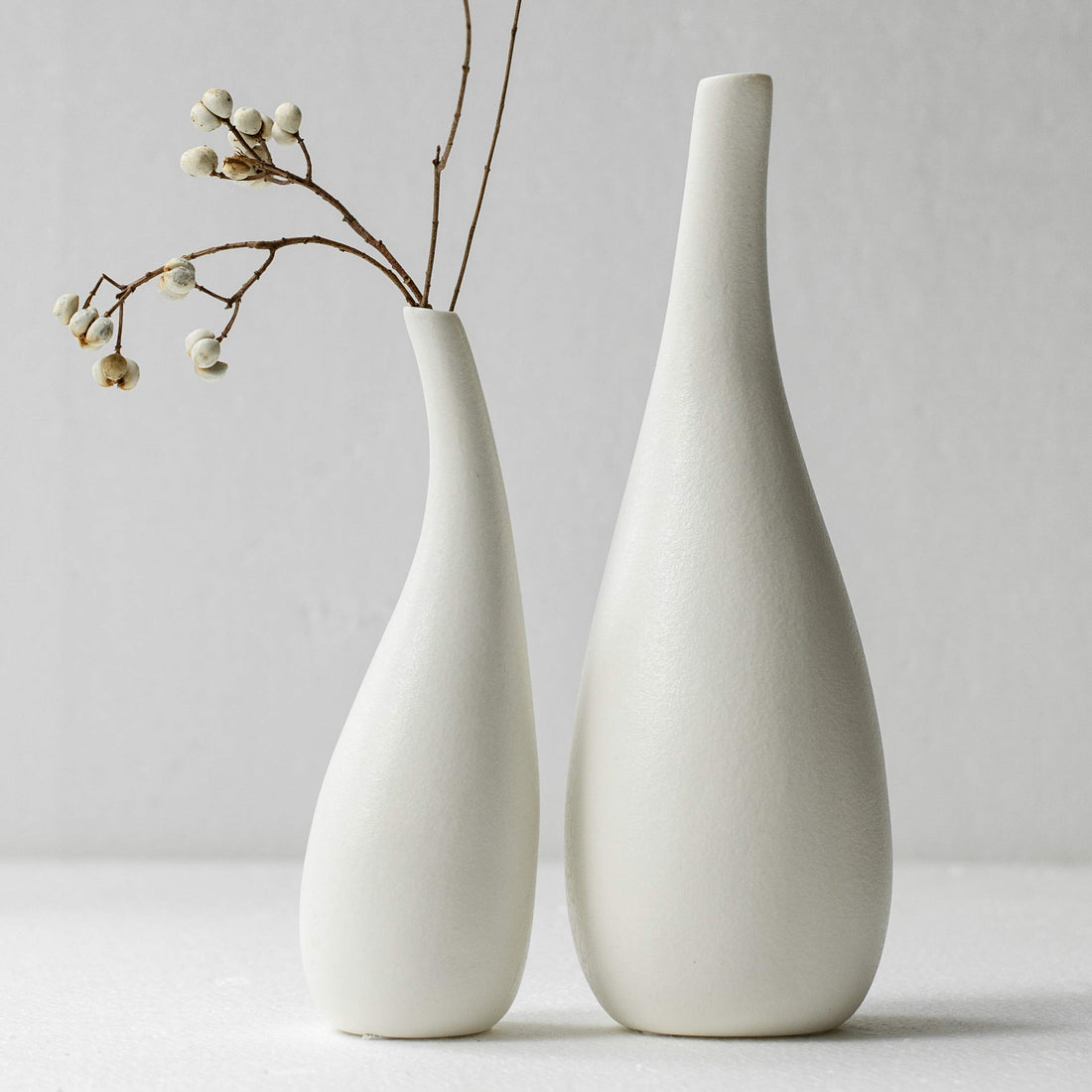 How to style vases on a shelf?