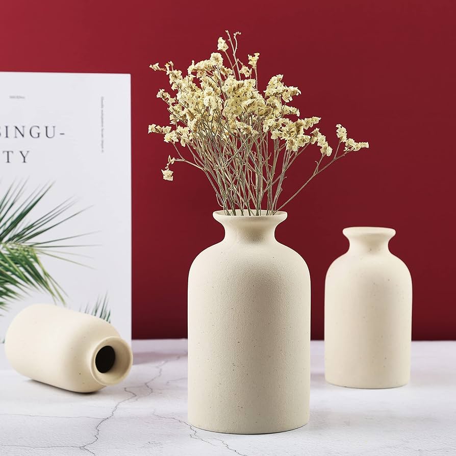 How to style designer vases at the entrance to make an impact?