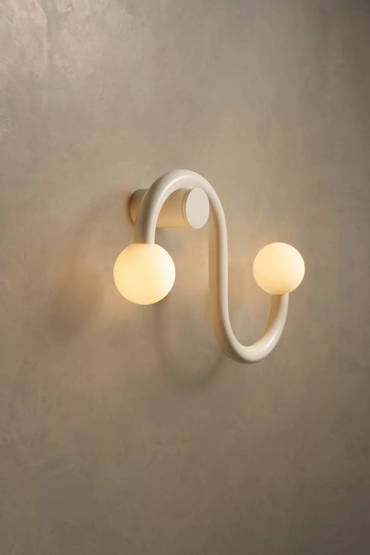 Discover the best lighting for sleep and circadian rhythm, from warm bedroom lamps to dimmable wall lights that create a calm evening atmosphere.