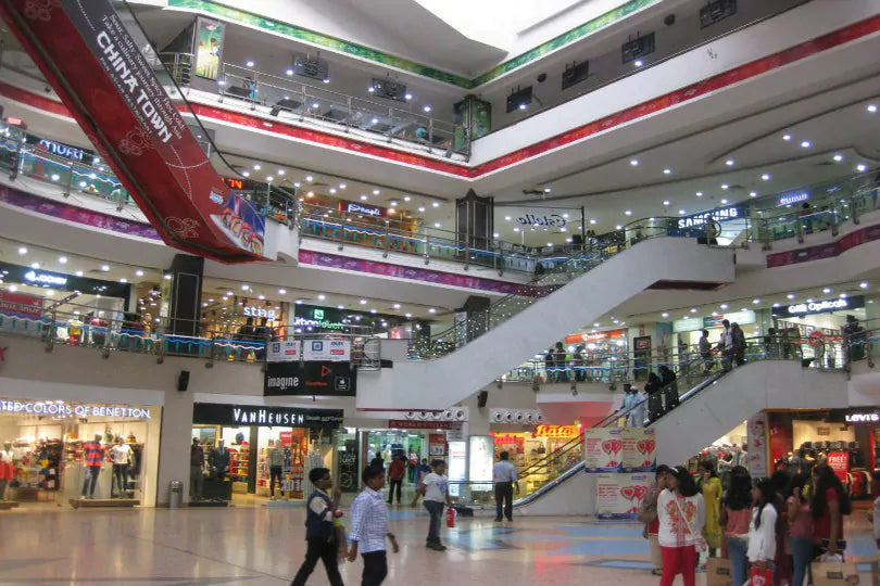 Transforming Mall Spaces with Illumination: Creating Ambiance, Attracting Visitors, and Enhancing Shopping Experiences