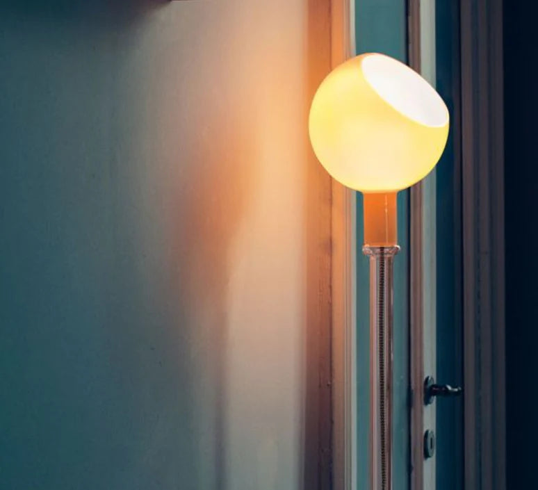 dramatic Floor lights, nice floor lights, floor lamp dining table, minimalist light floor, home lighting design