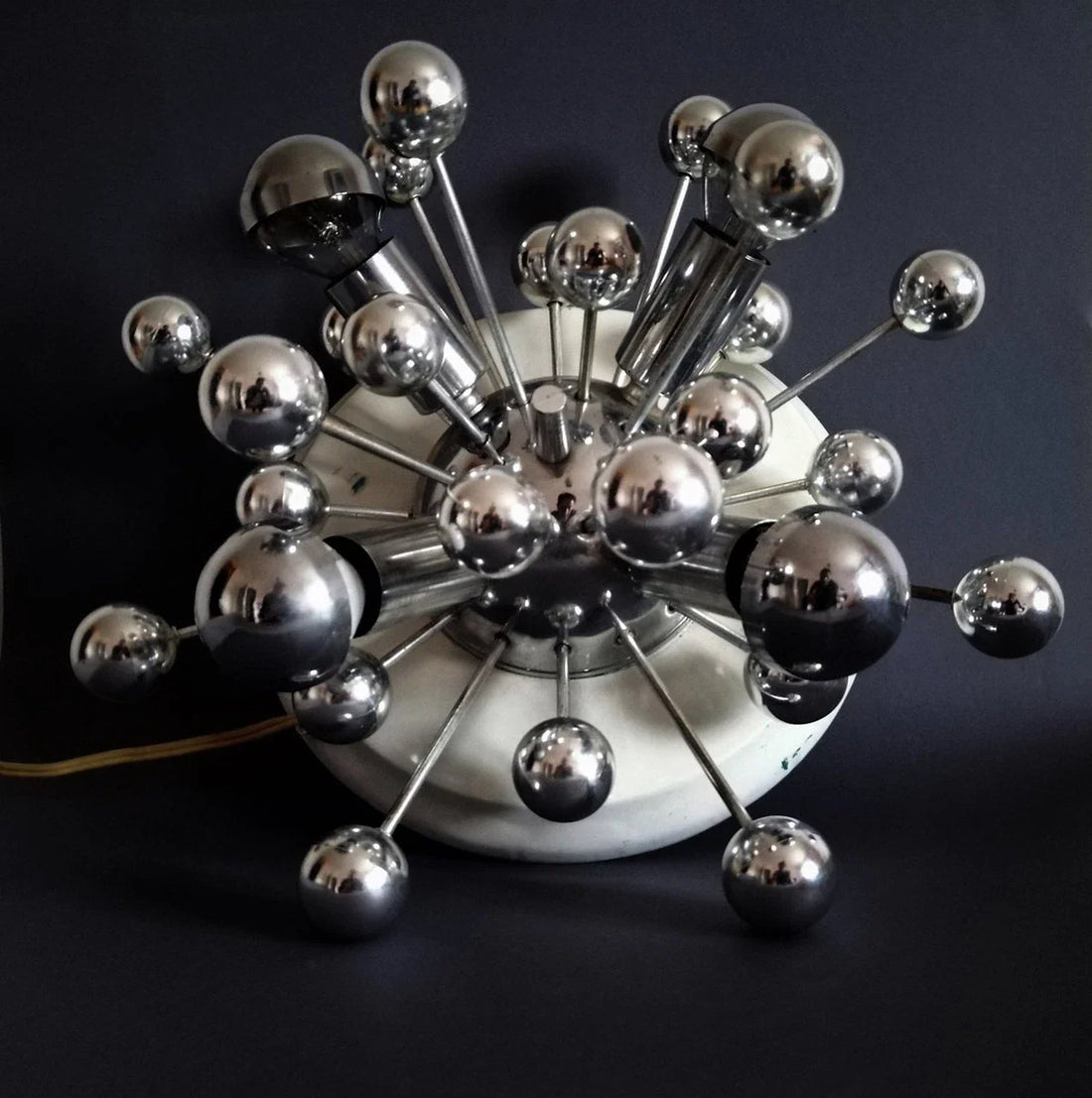 Sputnik chandelier in modern interior – "Iconic Sputnik lamp with mid-century modern design, perfect for statement ceilings."