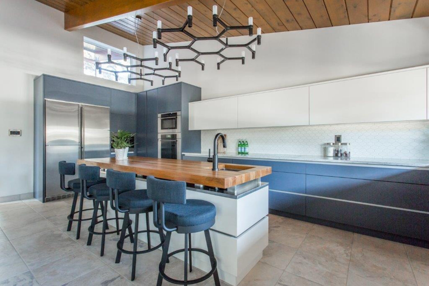 minimalistic Hexagonal pattern hanging light in black, dining area