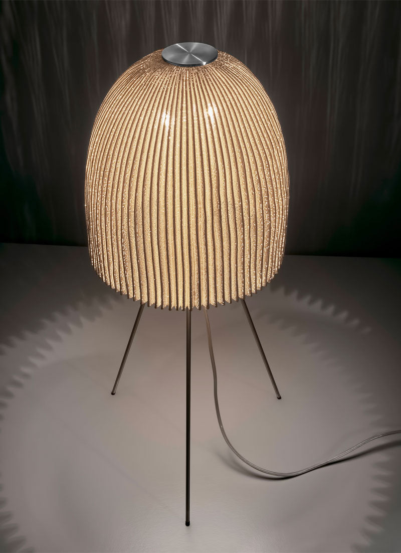 Classy white metal table lamp for Artistic impressions