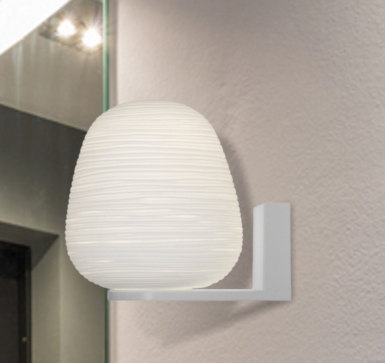 Corner wall lamp