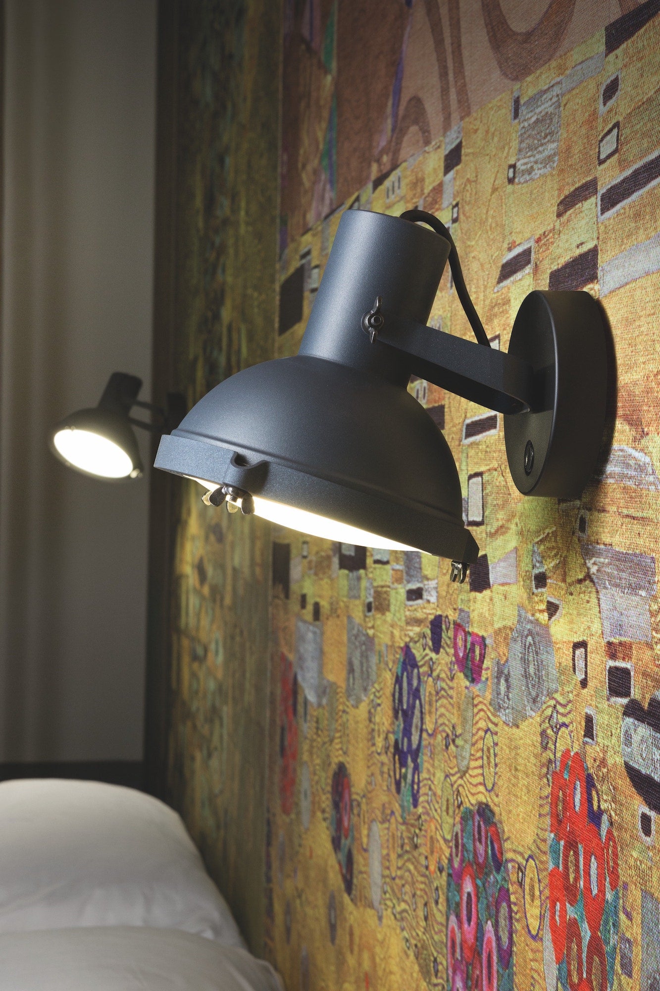 Focus wall light Italian high end 