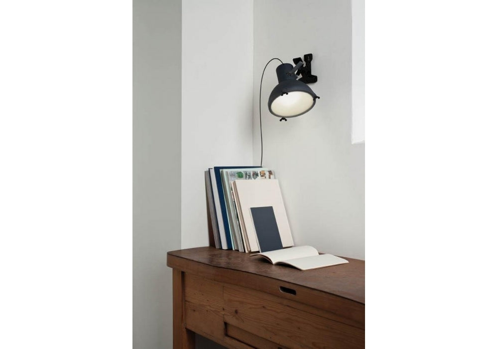study light high end designed by le Corbusier