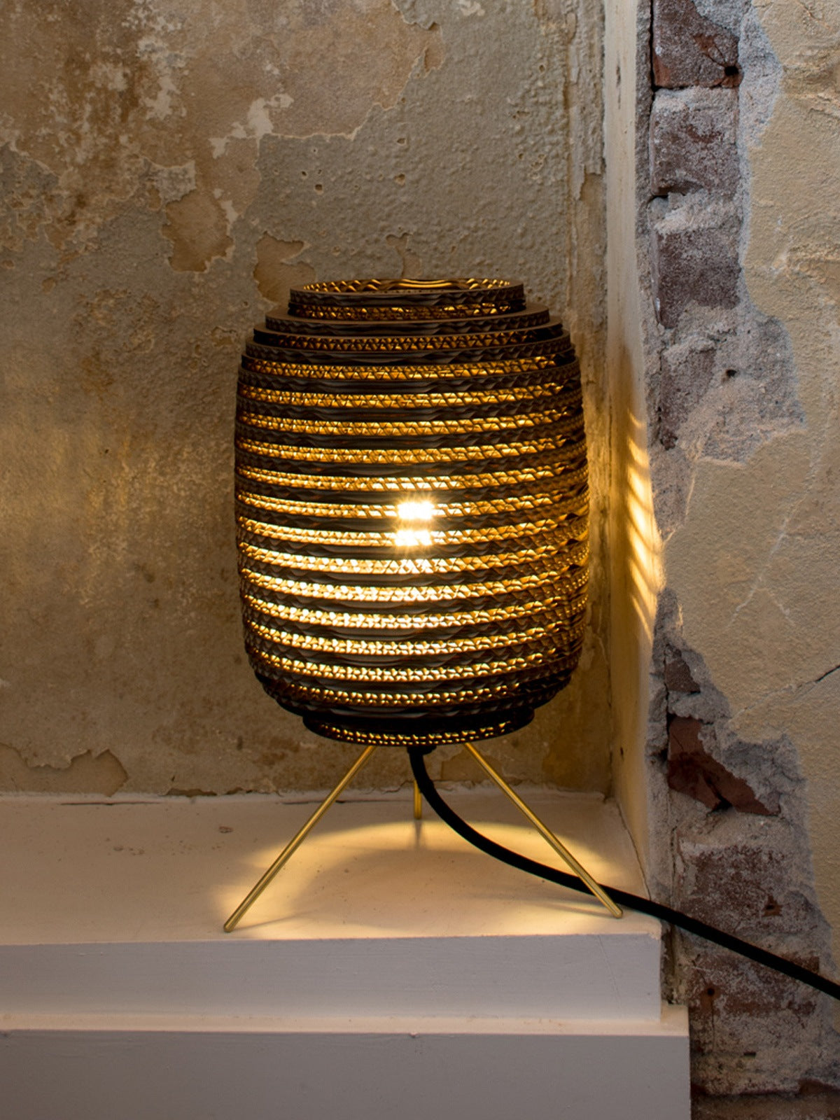 Brown Cardboard Sustainable table lamp from Graypants