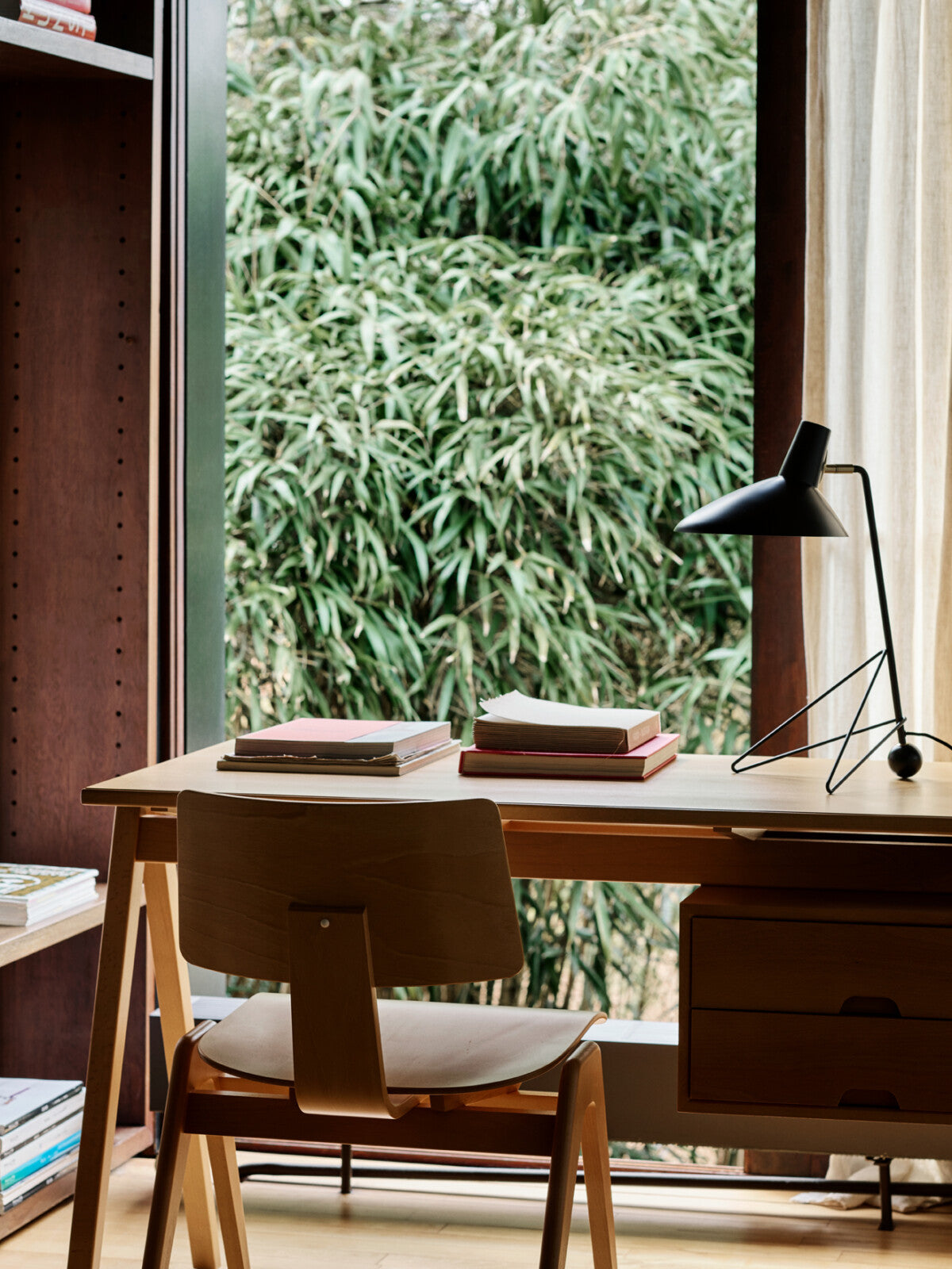 Tripod Table Lamp – sleek &Tradition design with tripod metal base and curved shade, perfect for contemporary interiors.


