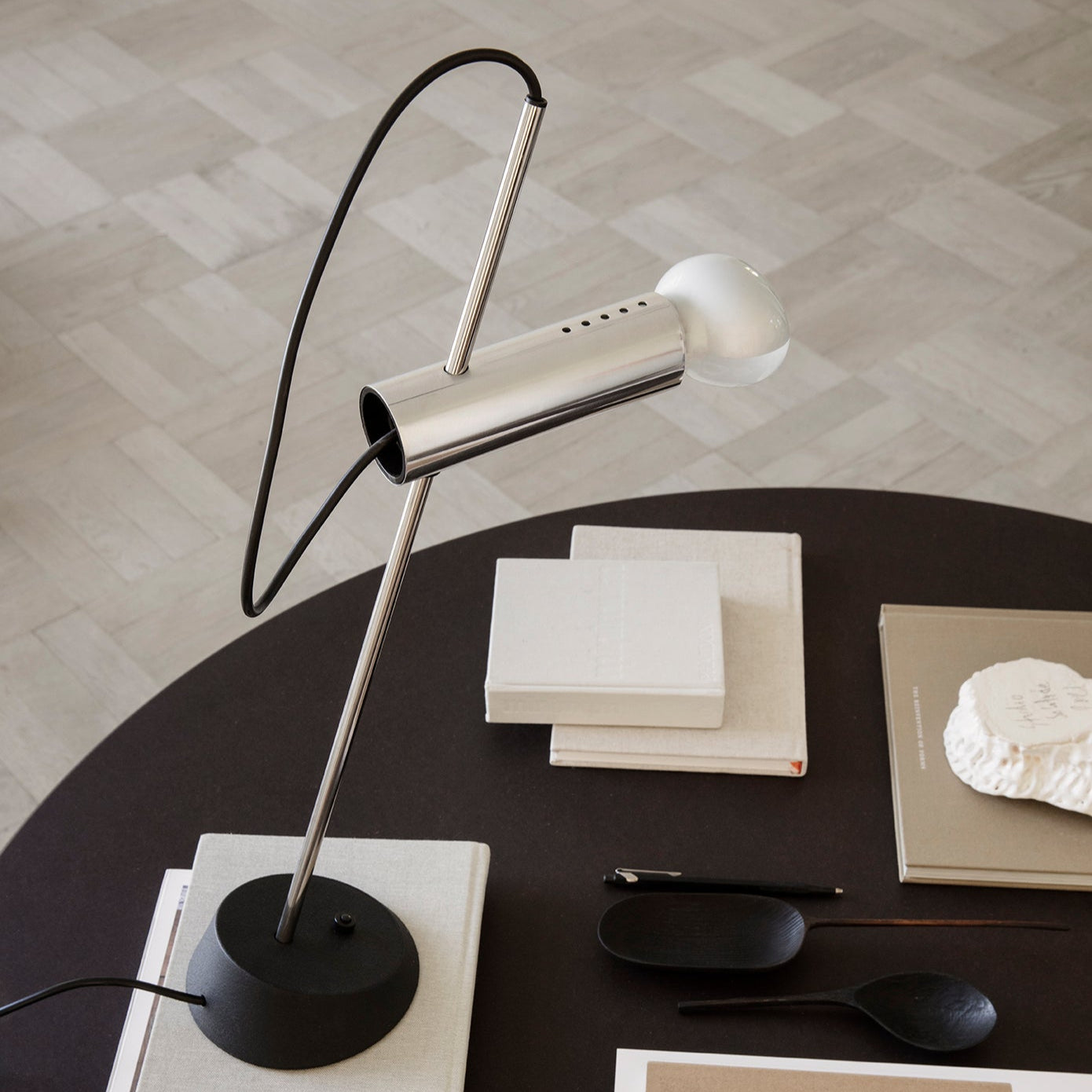 Model 566 Table Lamp by Astep – Minimalist mid-century table lamp with opal glass diffuser and brass details, designed by Vittoriano Viganò