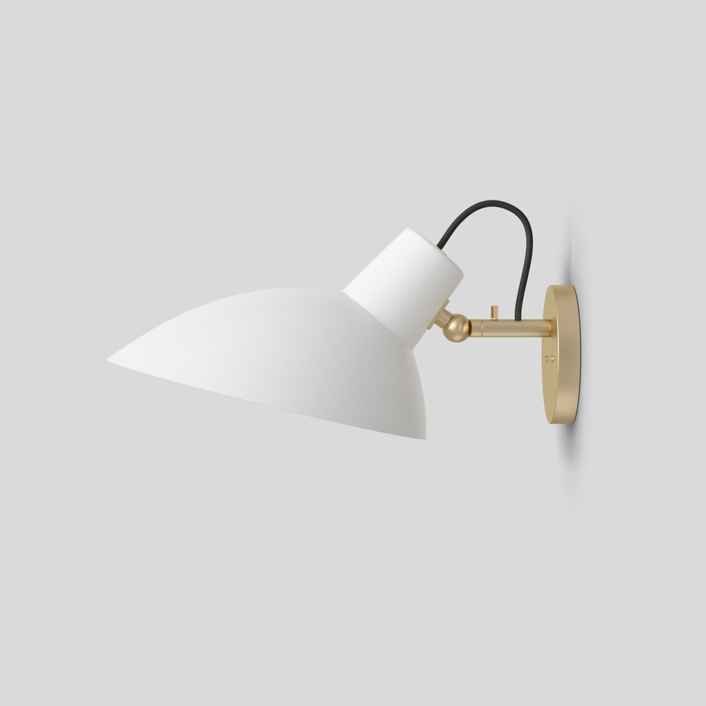 Astep VV Cinquanta Wall Lamp featuring a single adjustable aluminum reflector on a brass arm, showcasing elegant mid-century modern design.