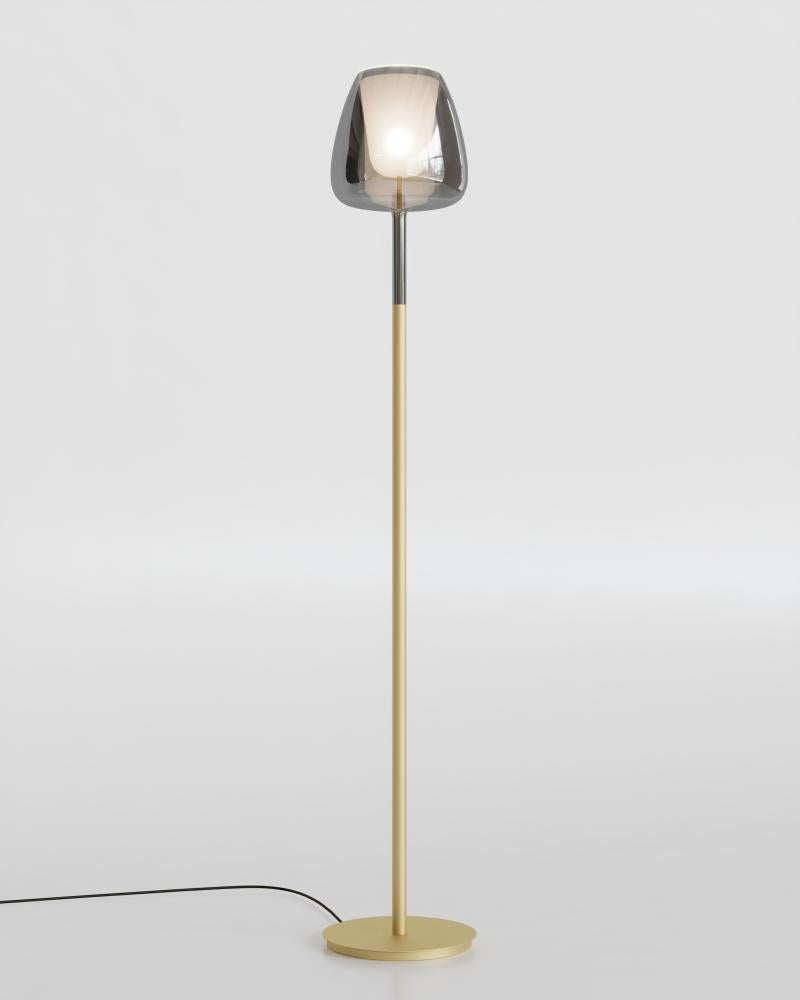 CLOS© lamp showcasing soft ambient light through handcrafted Italian glass.