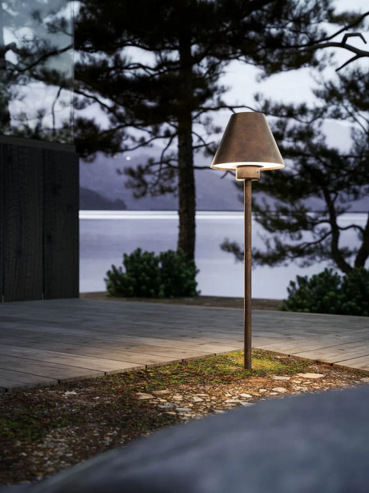 metal outdoor lamps, Best exterior Lighting Brands, best exterior lighting shops near me ,Exterior floor lamp design, Contemporary Classic Outdoor lighting, Exterior lighting for Garden, terrace Garden floor lamp shop