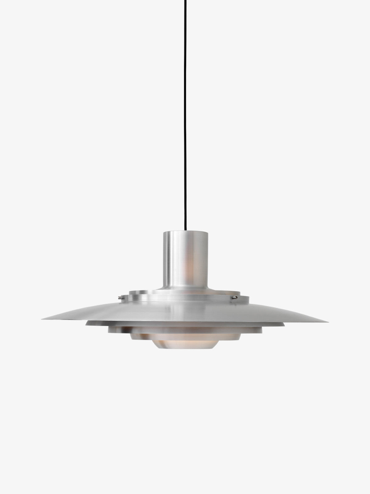 &Tradition P376 Pendant – mid-century inspired designer light with sleek curves, perfect for modern and classic homes.

