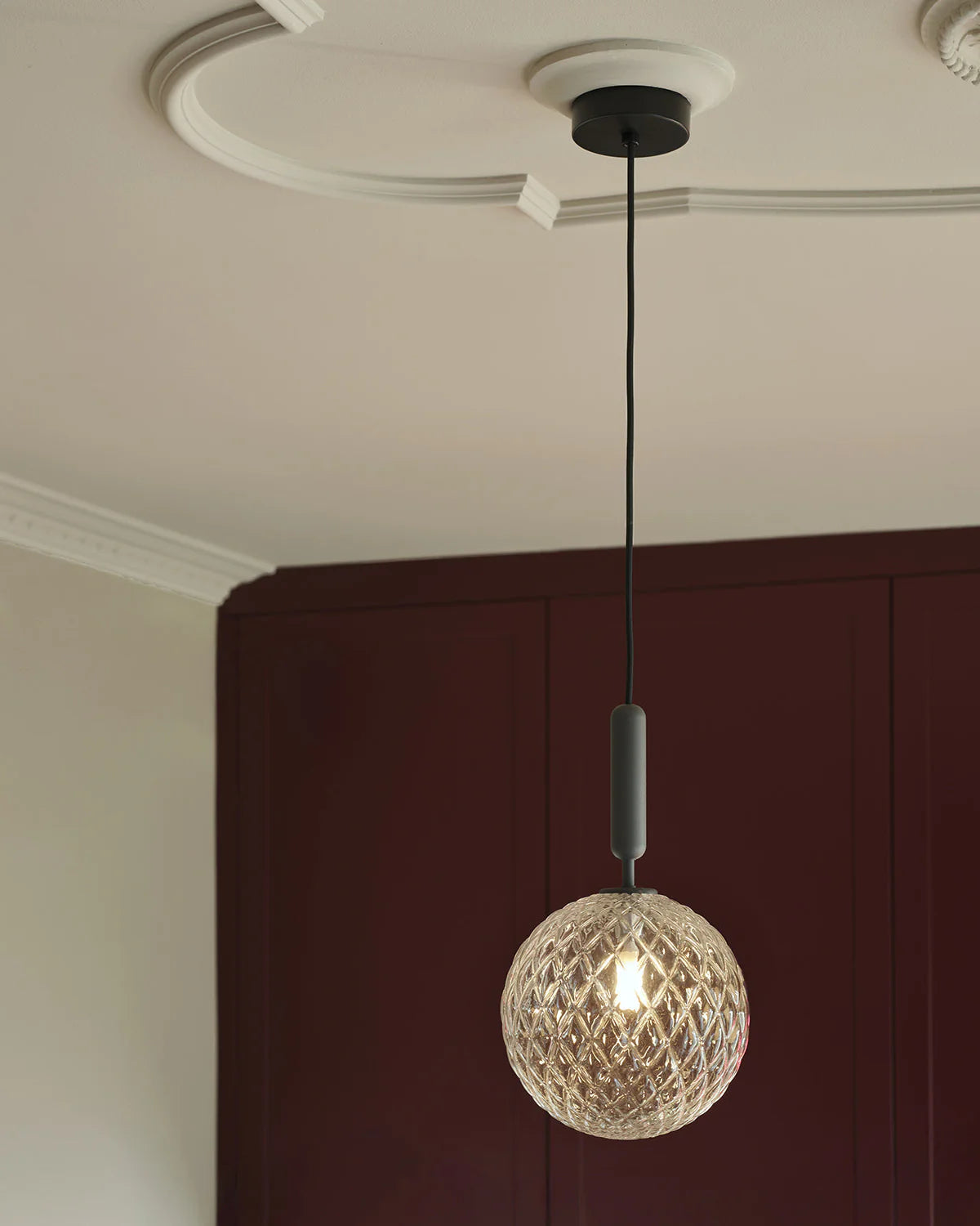 Nuura light, Miira pendant, large pendant lamp, living room pendant, sleek lamp, beautiful lamp, black pendant with clear patterned glass