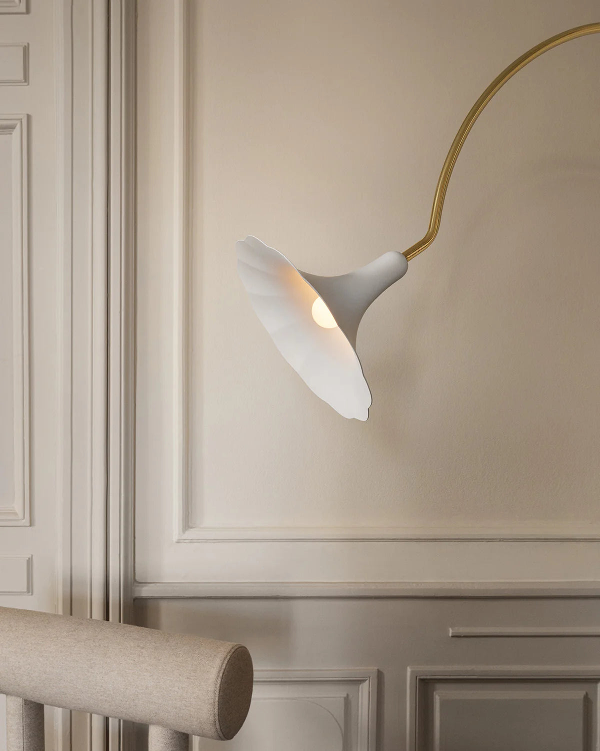 Elegant flower-inspired floor lamp by Nuura for modern interiors

