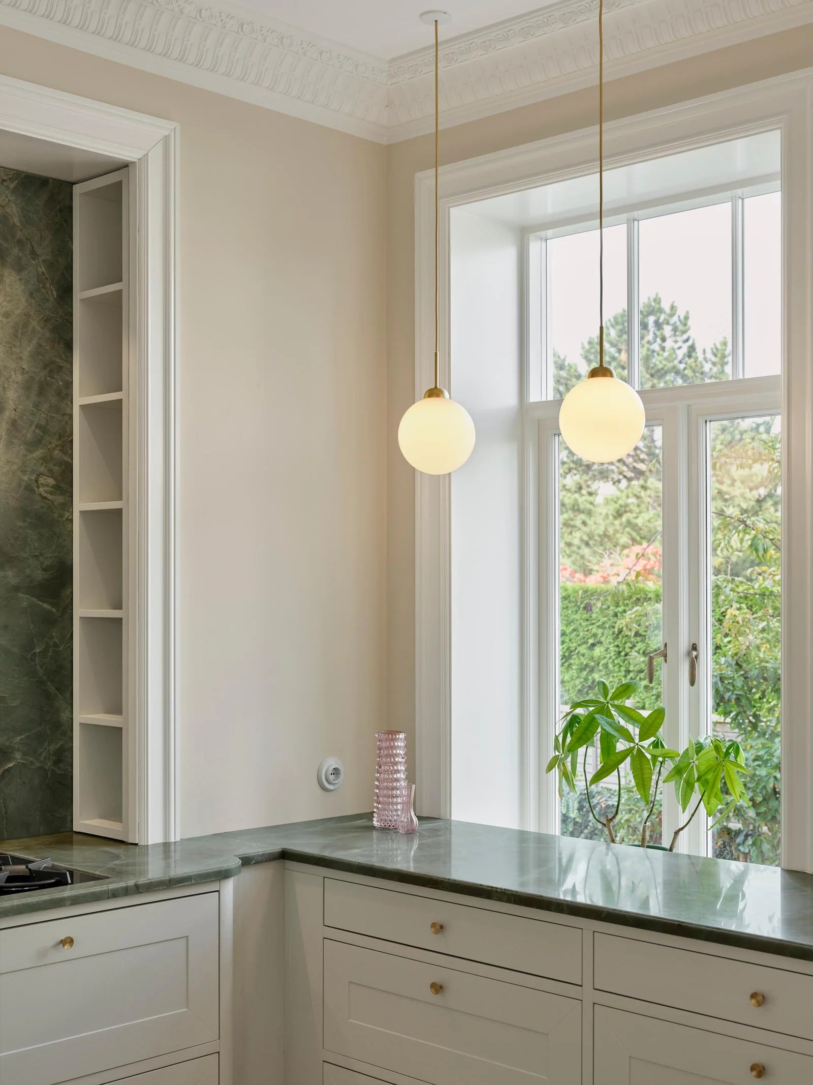 Elegant and compact, the Apiales 1 pendant lamp by Nuura features opal glass and brass details—perfect for cozy corners or stylish kitchen lighting.







