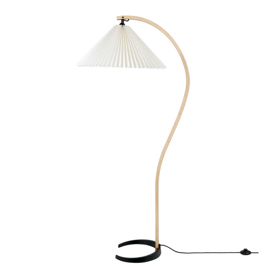 Chic natural wood floor lamp by Gubi 