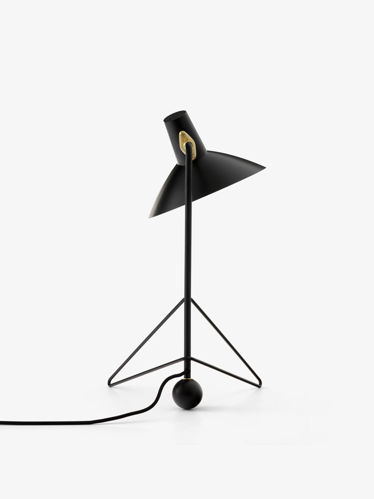 &Tradition Tripod Table Lamp – sculptural lamp with minimalist design, ideal for desks, nightstands, or modern living spaces.

