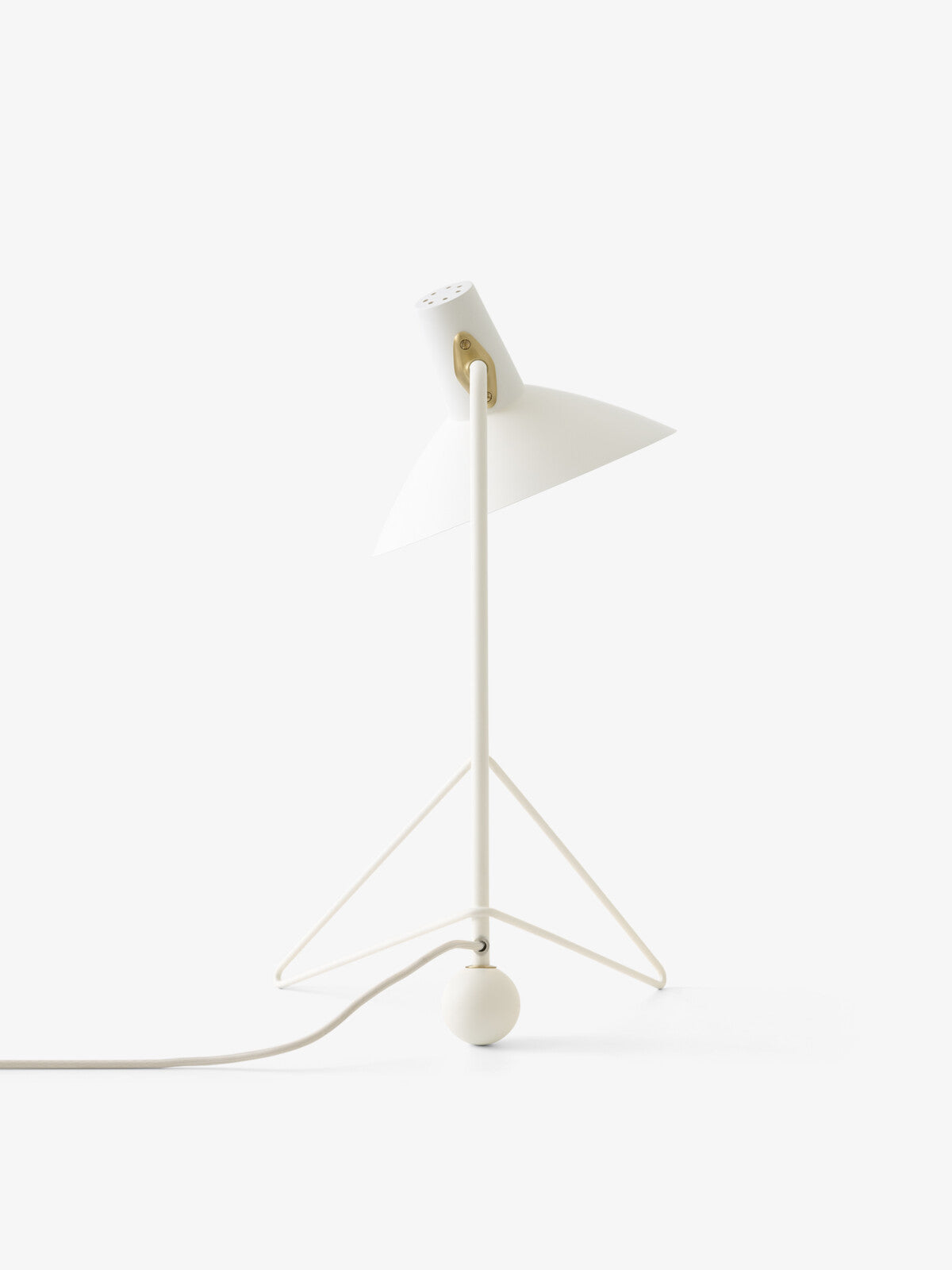 Tripod Table Lamp by &Tradition – stylish mid-century table lamp with three-legged base and fabric shade for soft, ambient lighting.

