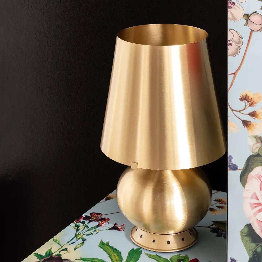 table lamps in brass, Designer best table lights online India, , Gold table lamps, Retro large table lamps from europe. 