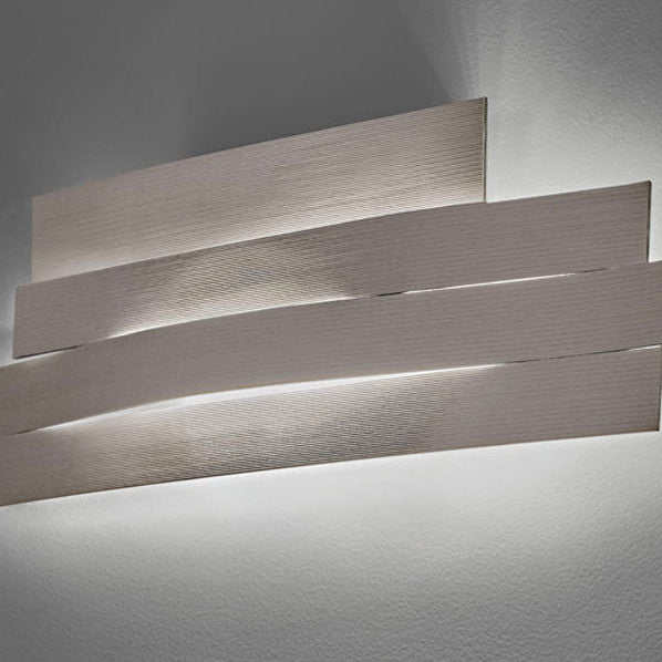Discover the Li Wall Lamp—an elegant minimalist lighting design that provides soft ambient illumination for contemporary interiors.