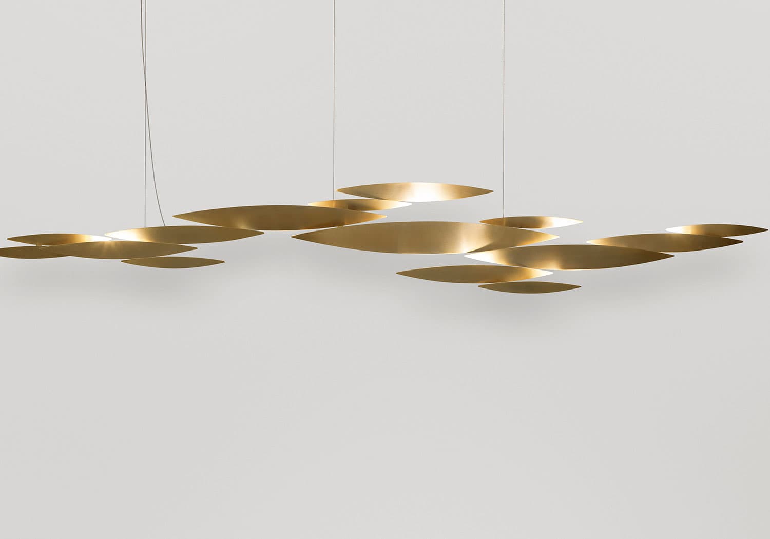 Luxury Italian pendant light—Terzani I Lucci Argentati featuring shimmering linear forms