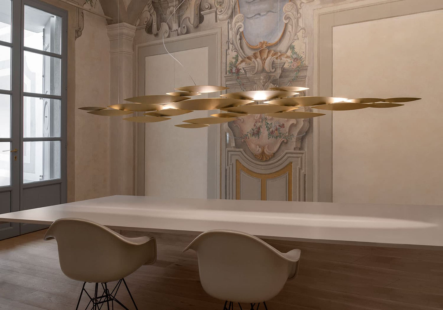 Luxury Italian pendant light—Terzani I Lucci Argentati featuring shimmering linear forms