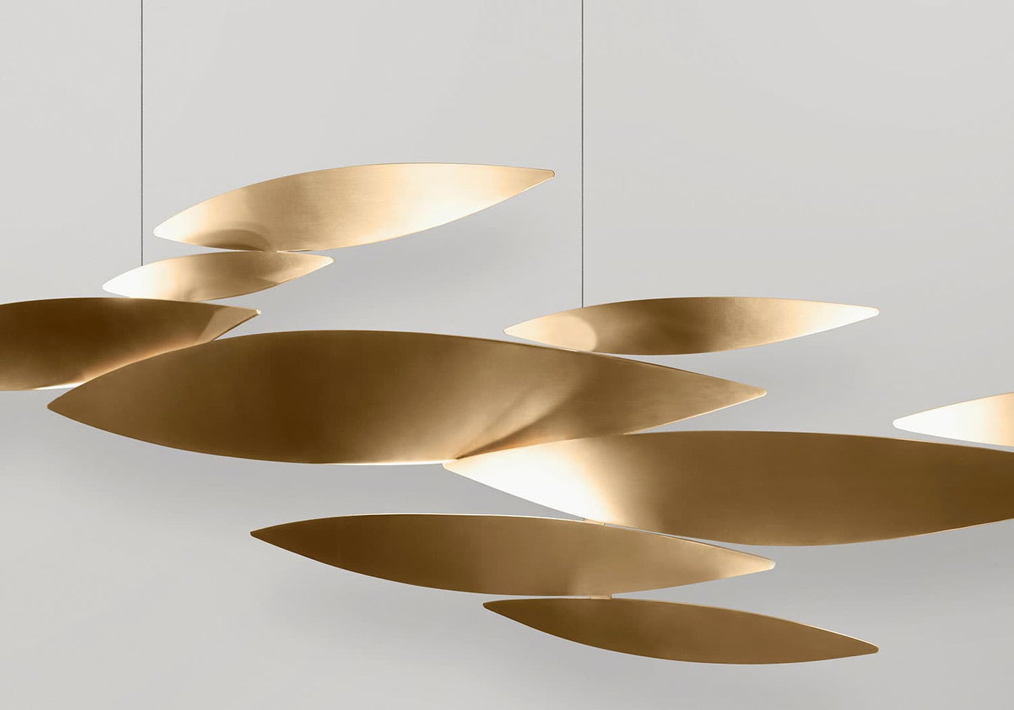 Luxury Italian pendant light—Terzani I Lucci Argentati featuring shimmering linear forms