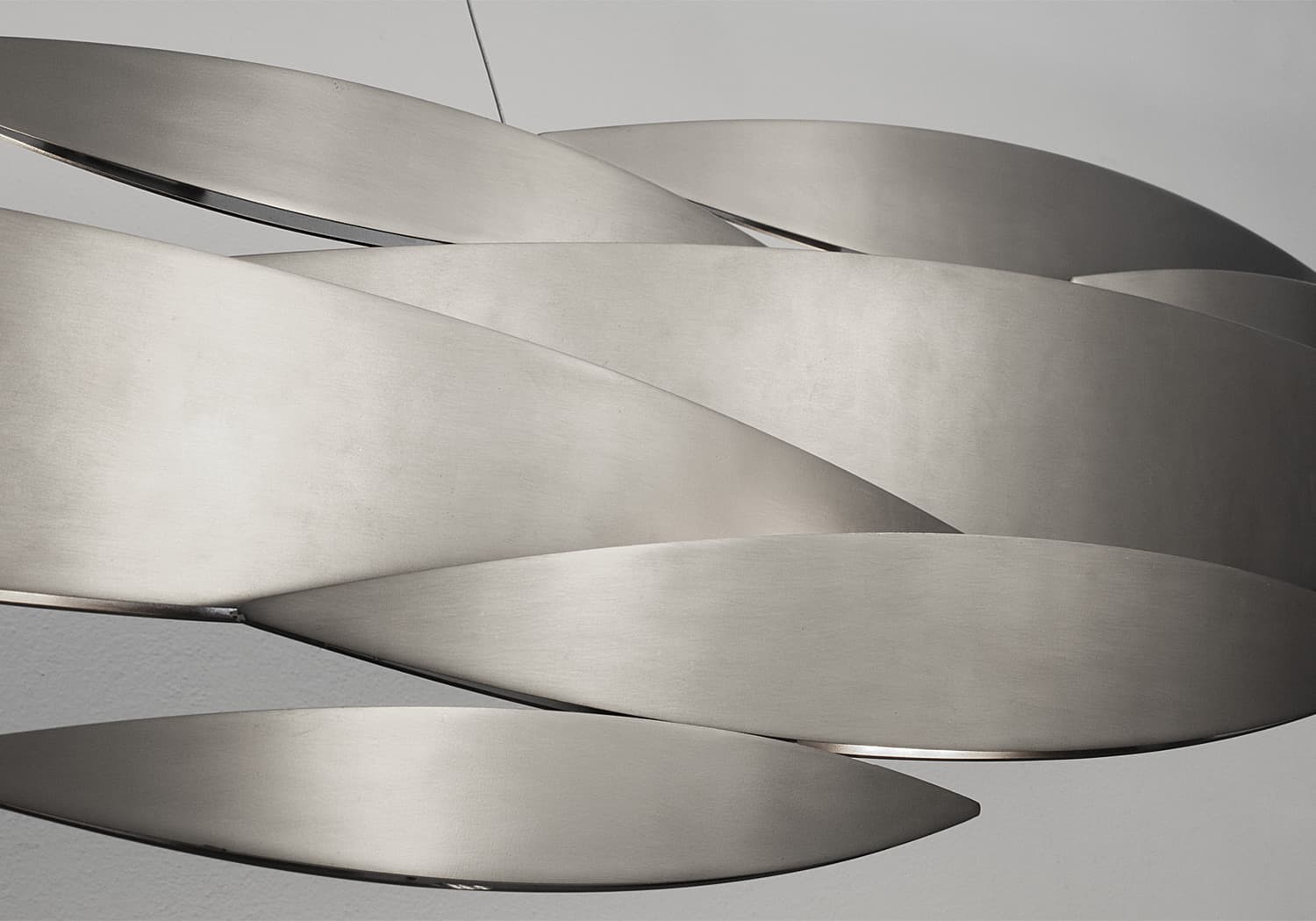 Luxury Italian pendant light—Terzani I Lucci Argentati featuring shimmering linear forms