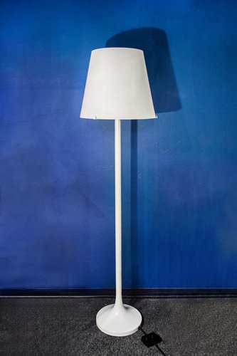 White floor lamp to put near blue wall