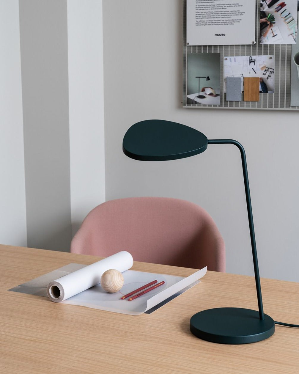  A modernly timeless addition to any home or professional space, the Leaf Table Lamp features organic lines that reference the leaves of a tree, paired with its turnable head and dimmable, LED light.  Use the design in the home office, windowsill, on a nightstand, in educational settings or anywhere within the modern workplace.