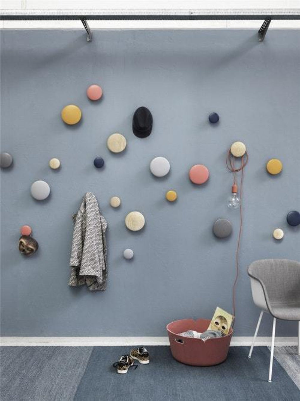 Bringing a friendly expression to the traditional coat hook, the Dots Wood is a functionally sculptural design to be arranged on the wall in any pattern and color combination desired. Use it in hallways, bedrooms, kitchens as well as hospitality and workplace areas. Combine the design with the Dots Ceramic and Dots Metal for a unique expression.